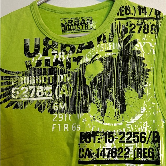 Green Graphic Sleeveless Shirt - Picture 4 of 7